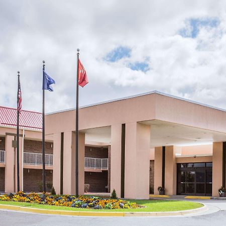 Ramada By Wyndham Wytheville Exterior photo