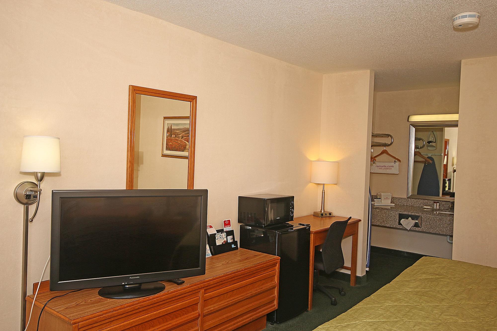 Ramada By Wyndham Wytheville Exterior photo