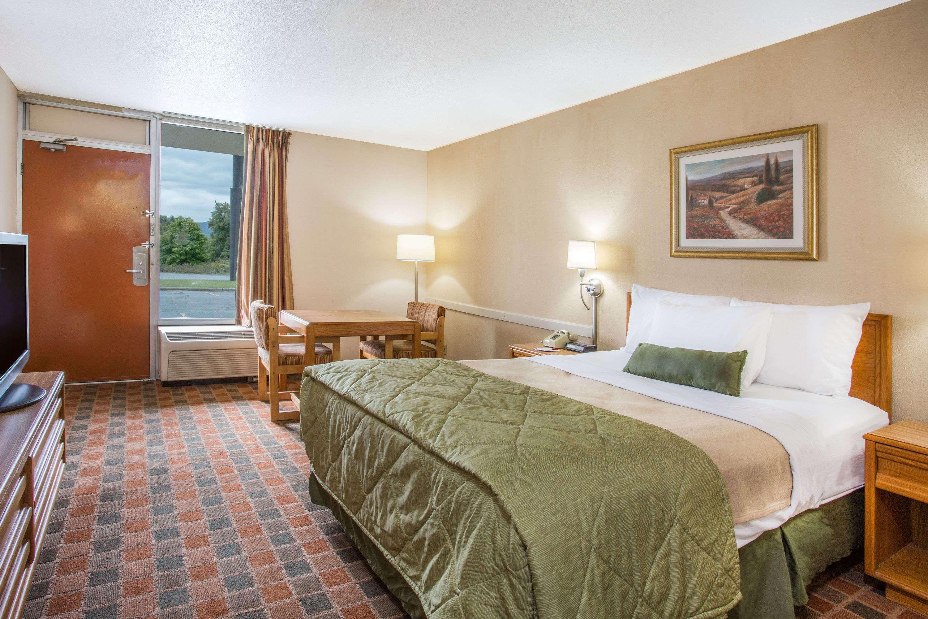 Ramada By Wyndham Wytheville Exterior photo