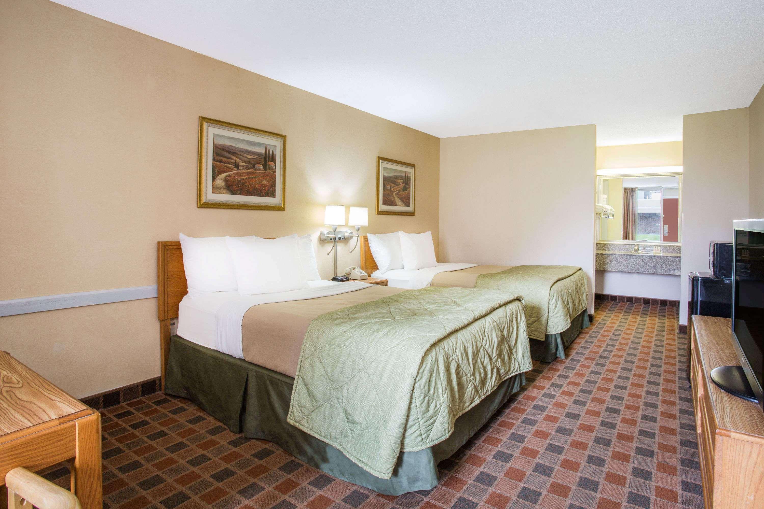 Ramada By Wyndham Wytheville Exterior photo