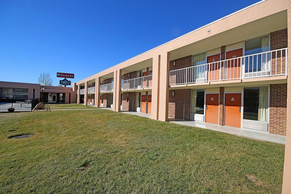 Ramada By Wyndham Wytheville Exterior photo