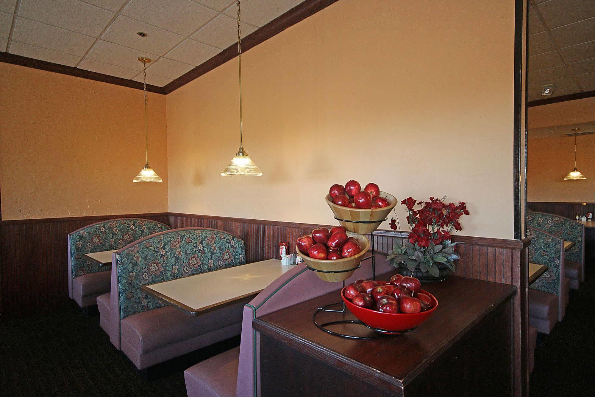 Ramada By Wyndham Wytheville Exterior photo
