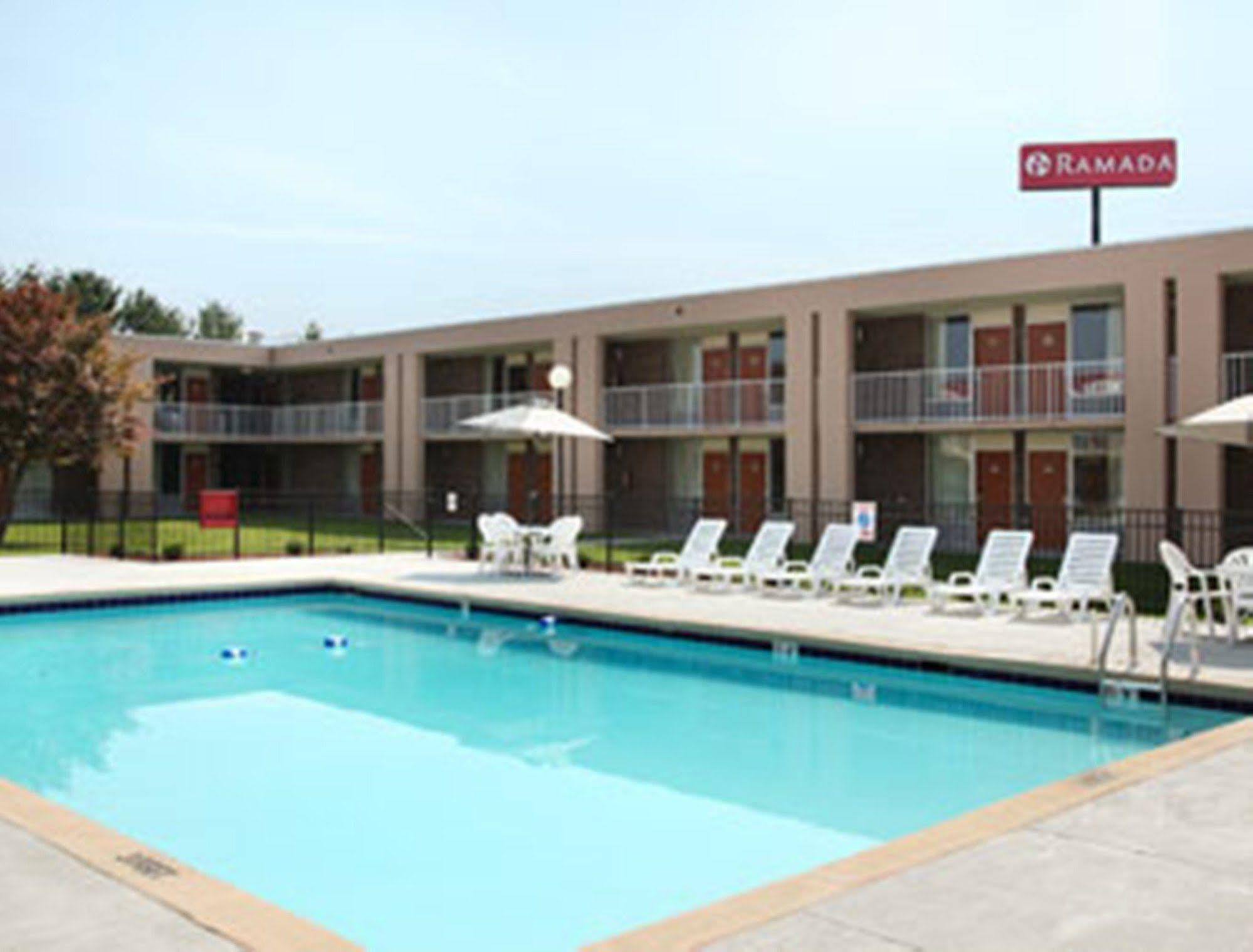 Ramada By Wyndham Wytheville Exterior photo