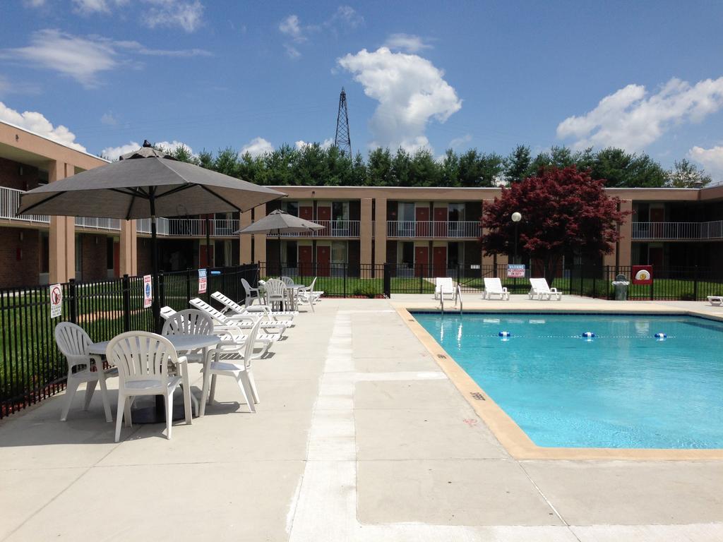 Ramada By Wyndham Wytheville Exterior photo