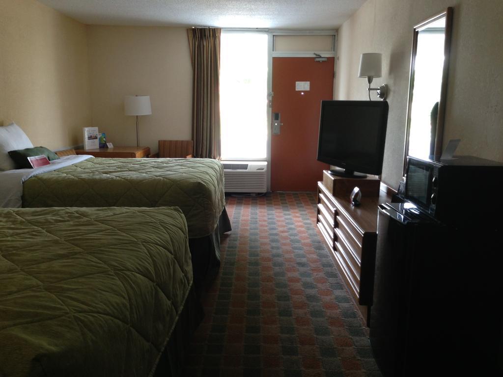 Ramada By Wyndham Wytheville Exterior photo