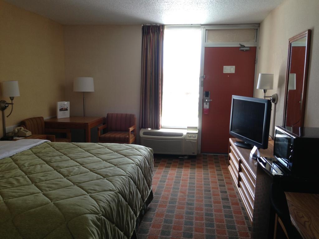 Ramada By Wyndham Wytheville Exterior photo